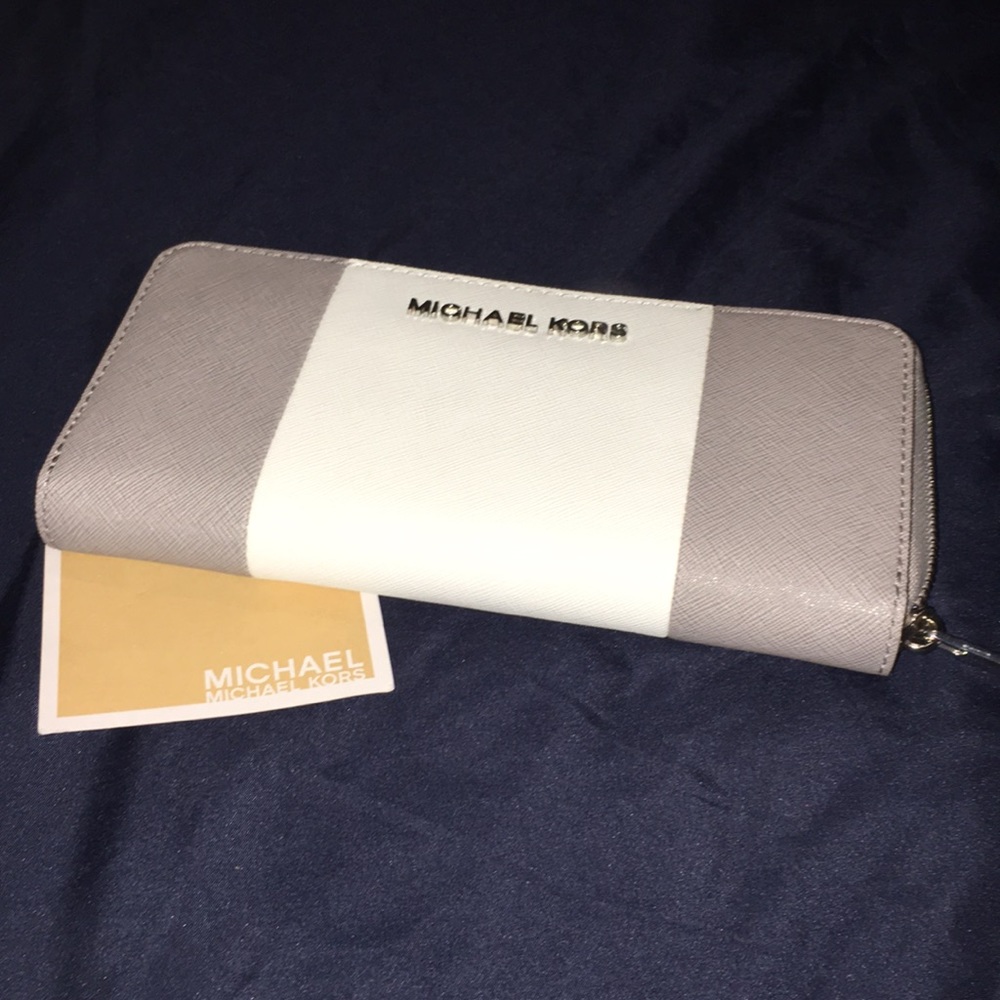 Micheal Kors wallet zip around closure